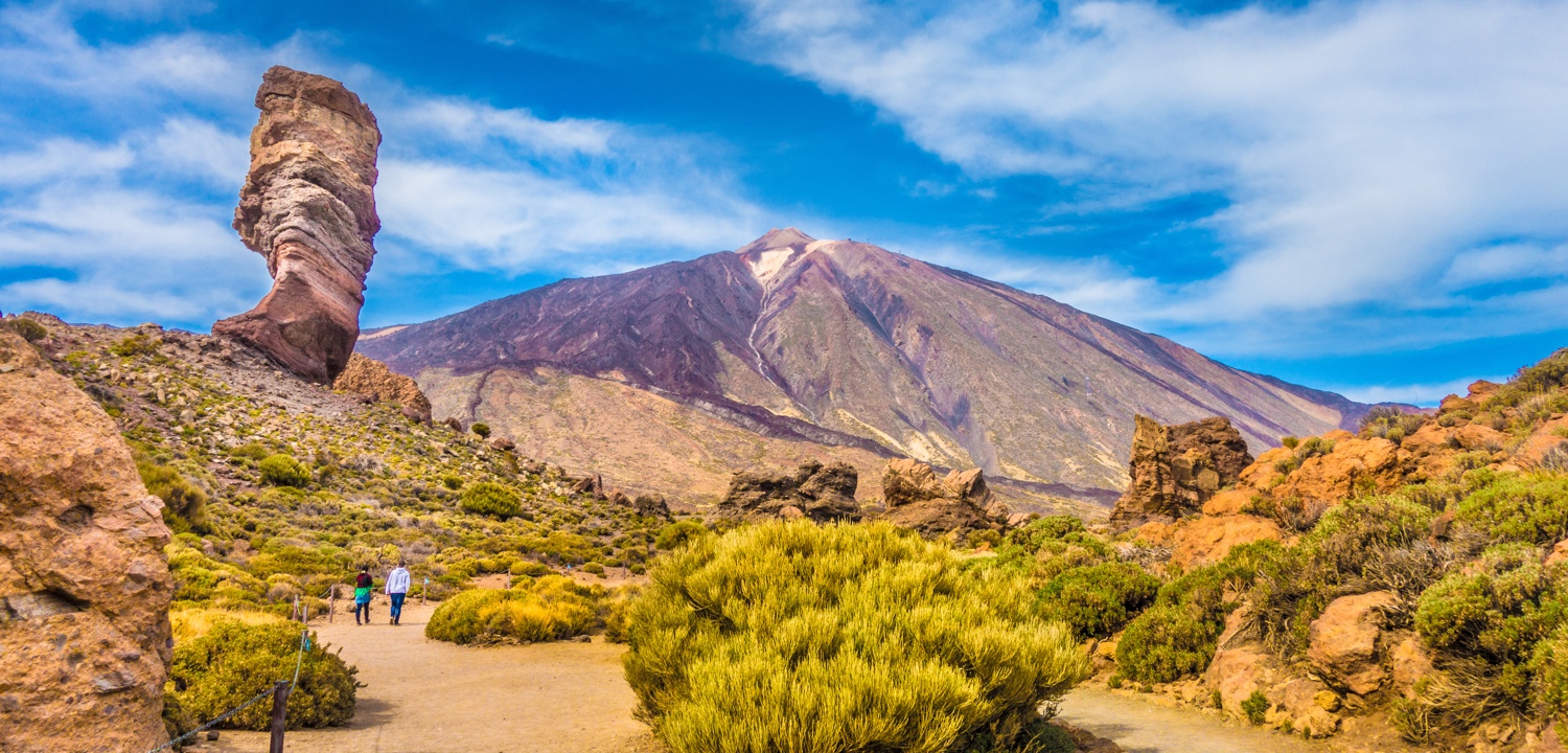 Pico del Teide with famous Roque Cinchado rock formation, Tenerife, Canary Islands, Spain